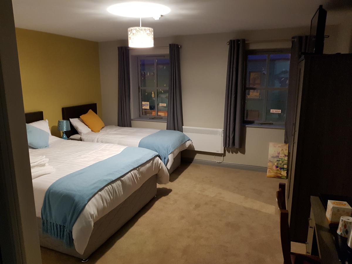 Lynch'S On The Pier Bed and Breakfast Castletownbere Εξωτερικό φωτογραφία